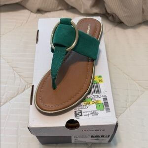 Liz Claiborne Emerald Green Suede like Thong Sandals with Gold Ring